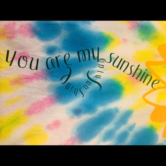 Sunflower Tee 🌻 - Picture 2 of 3